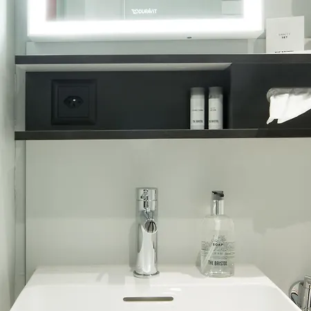 Nh The Bristol Berno