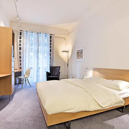 Nh The Bristol Hotel 4*